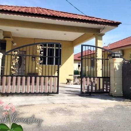 Anggerik Homestay Dungun Kampong Sura Tengah Extérieur photo